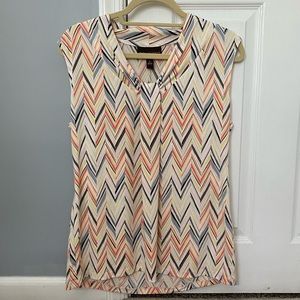 Color sleeveless blouse. Size large.